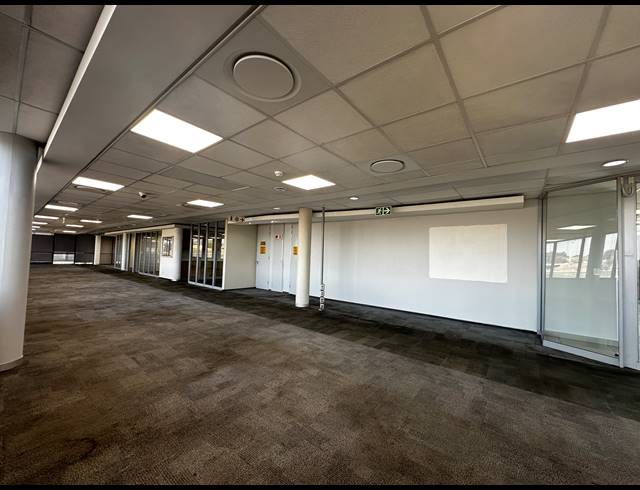 1,700M² OFFICE TO LET IN WOODMEAD